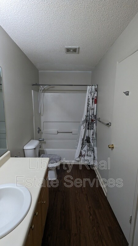 Building Photo - 132 Rolland St