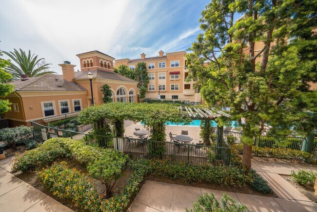 Building Photo - Beautiful & Spacious 3bd Condo With Great ...