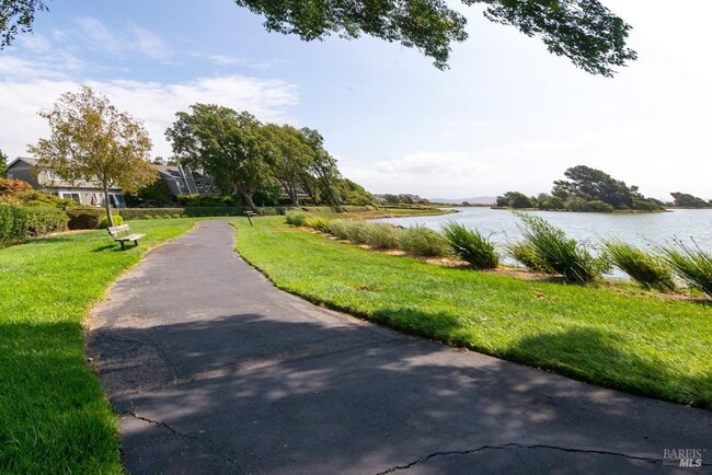 Building Photo - 23 Baypoint Dr