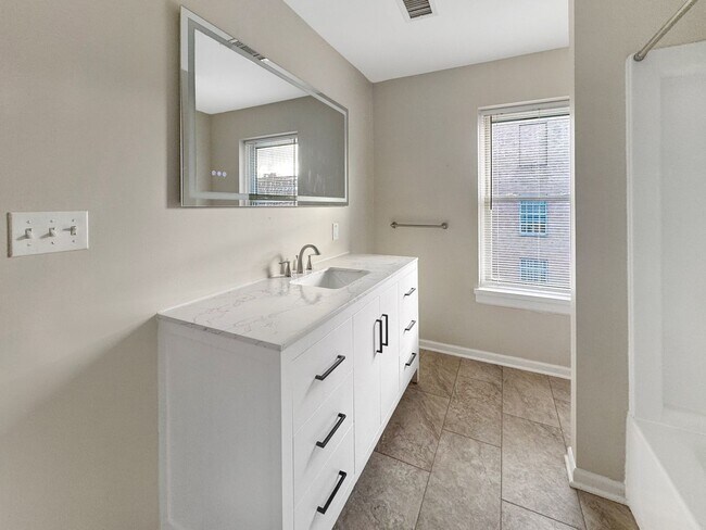 Building Photo - 414 W Fourth Street