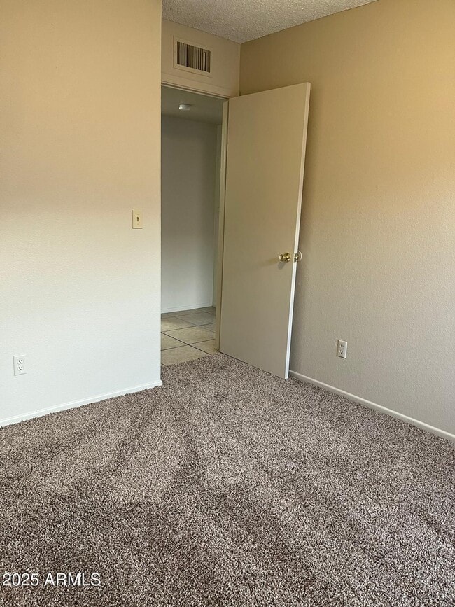 Building Photo - 6010 W Augusta Ave