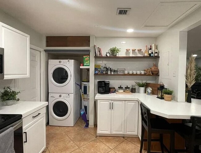 Building Photo - 6500 SW 4th St