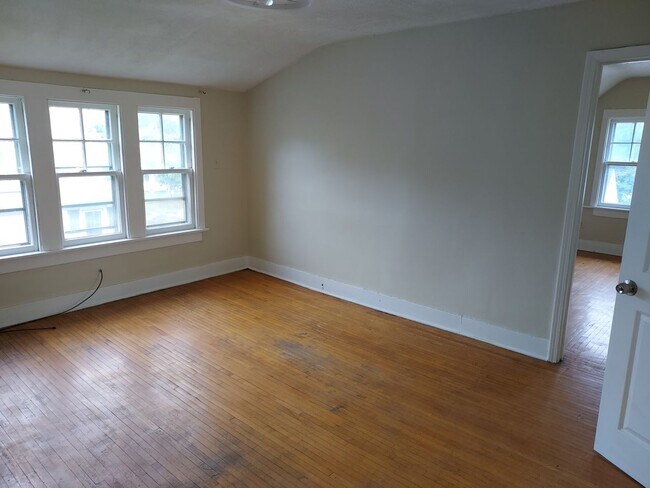 Building Photo - 318-320 Durnan St