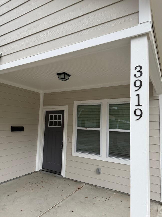 Building Photo - 3919 Crane St