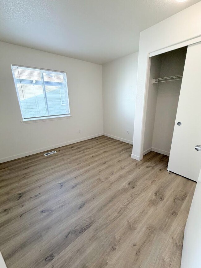 Building Photo - Fontana Duplexes