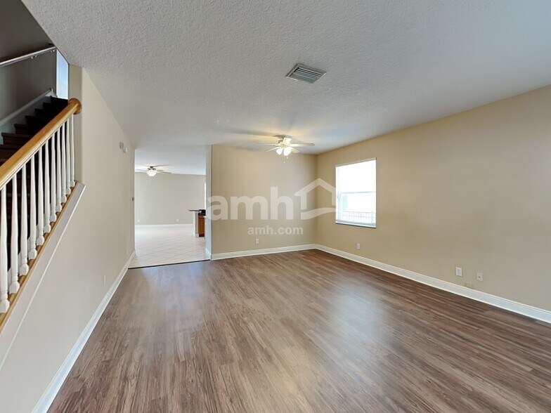 Building Photo - 11177 Creek Haven Dr
