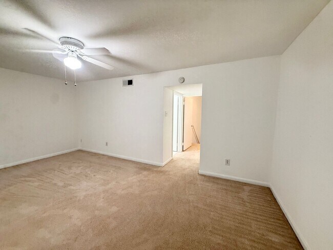 Building Photo - Modern 2/2.5/1 Townhome Across From The Me...