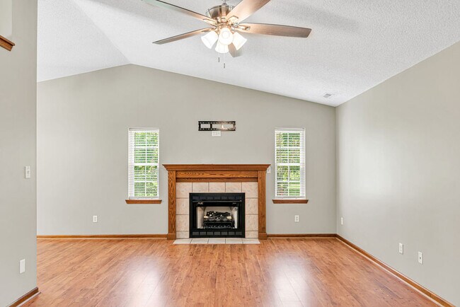 Building Photo - 304 Gaston Ct