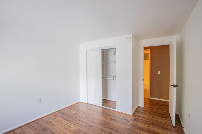 Building Photo - Lovely 2 BR/2 BA Condo in Germantown!