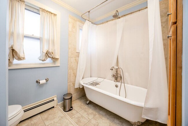 Building Photo - 2 Bedroom + Office, 3 Bath in Old Town Fort Collins