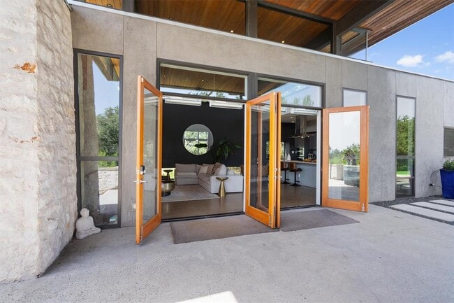 Building Photo - 1302 Socorro Dr