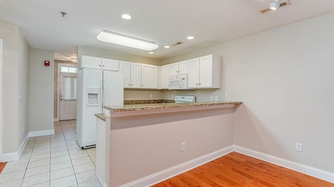 Building Photo - 2 Bedroom 2 Bath Condo in Indigo Hall at H...