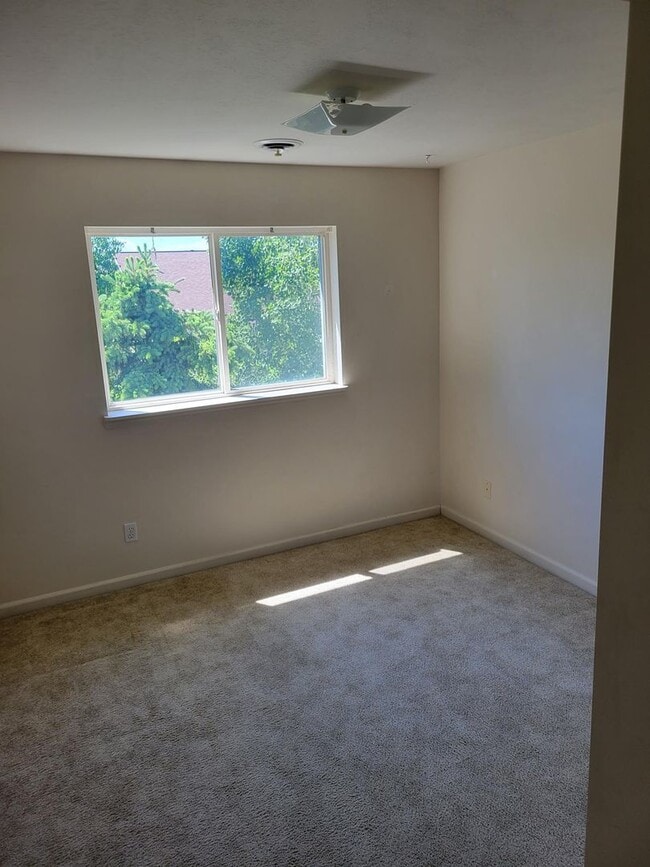 Building Photo - 3 Bedroom, 2 Bathroom 4-Plex