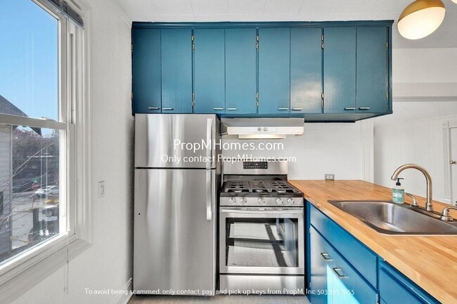 Building Photo - Bright and Fun One Bedroom Plus Flex Space...