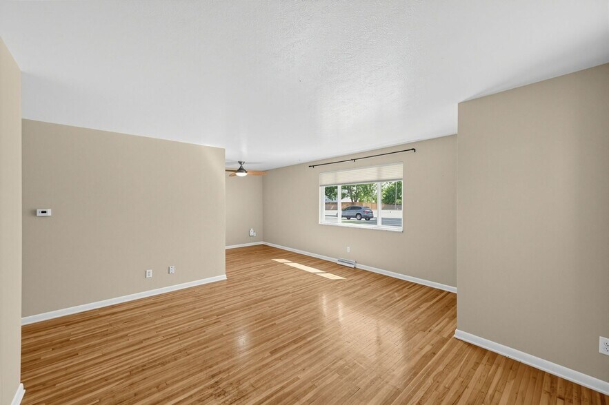 Building Photo - 1055 S Dale Ct