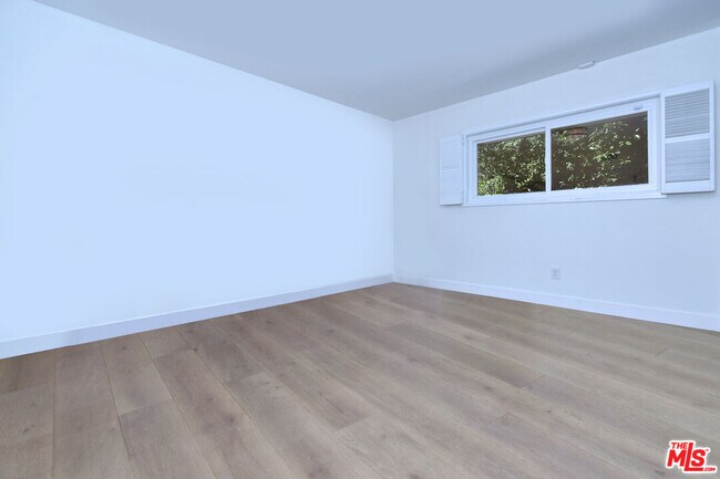 Building Photo - 4678 White Oak Ave