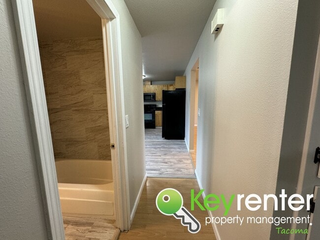 Building Photo - Must-have 3Bed/1Bath Tacoma Home + 50% Off...