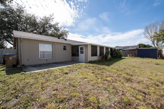 Building Photo - Cute 4/2 House In Buenaventura Lakes for Rent