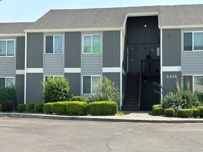 Building Photo - 300 E Dogwood Ave