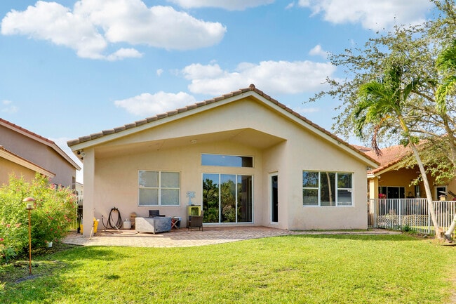 Building Photo - 5017 SE Graham Dr