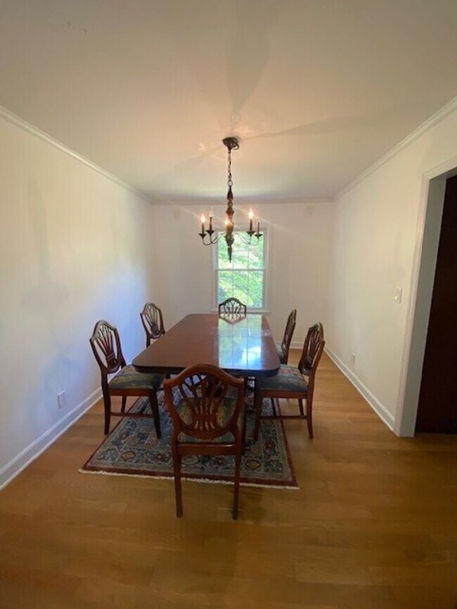Building Photo - Welcome to this stunning fully furnished 4...