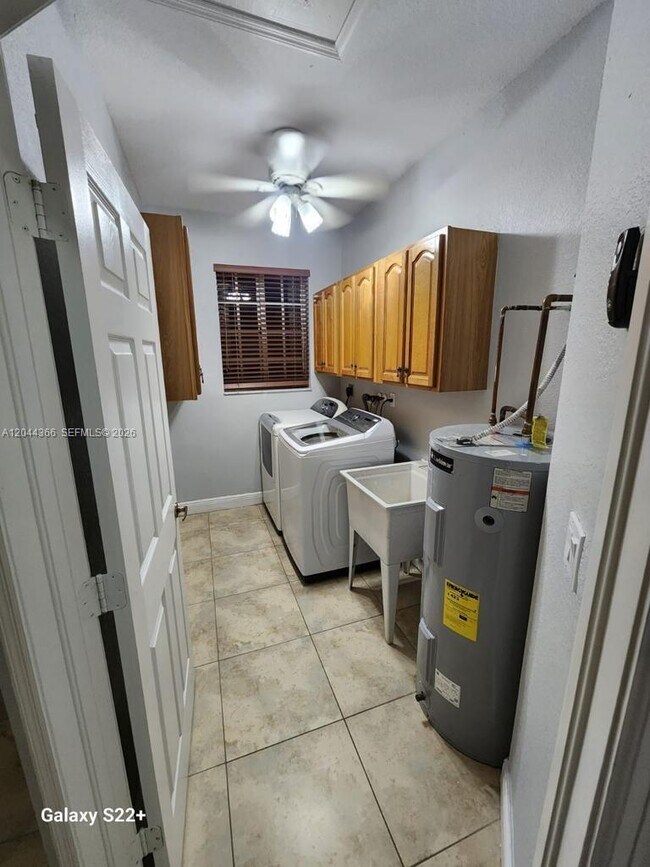 Building Photo - 3187 SW 143rd Pl