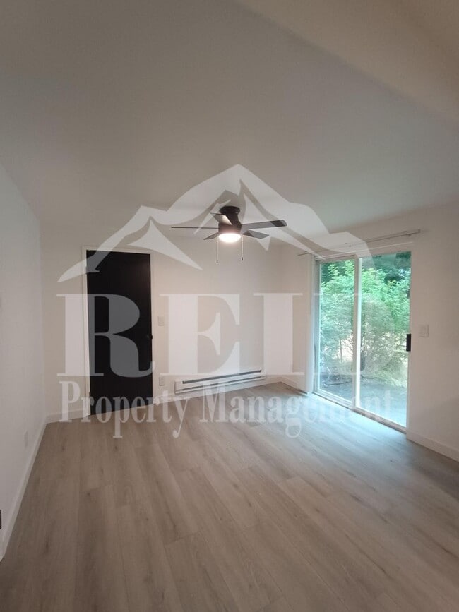Building Photo - 7376/7378 Haynes Lane NE