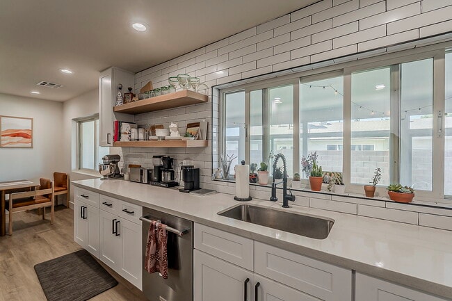 Building Photo - 2163 S Las Flores