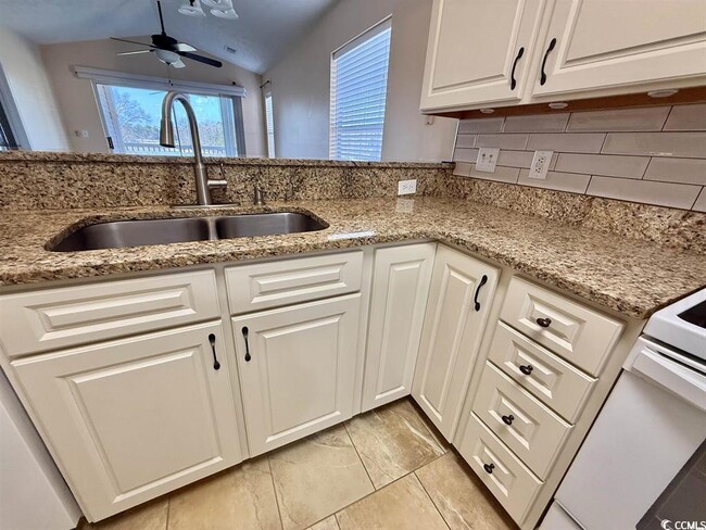 Building Photo - 635 Waterway Village Blvd