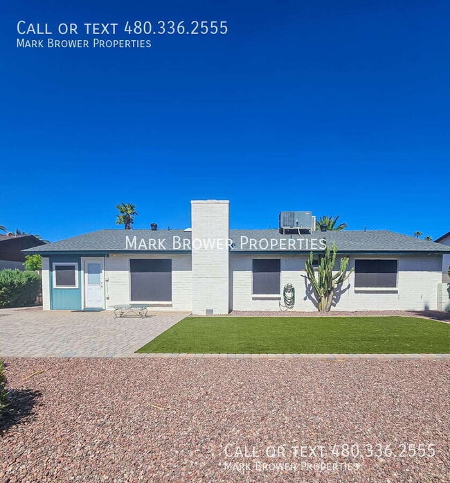 Building Photo - 643 W Medina Ave