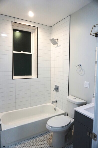 Bathroom - 5436 S Aberdeen St