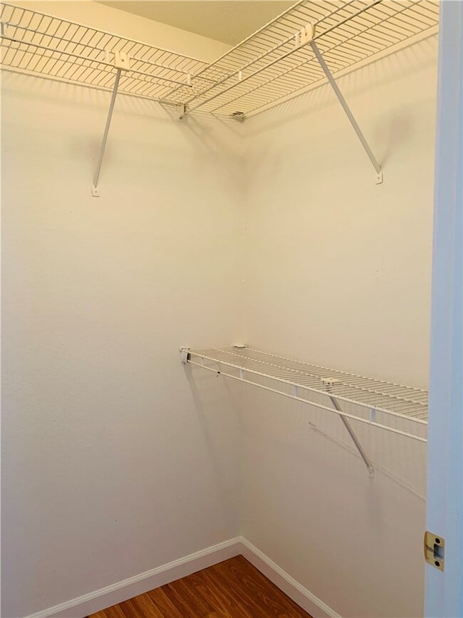 Building Photo - 23665 Meadcliff Pl