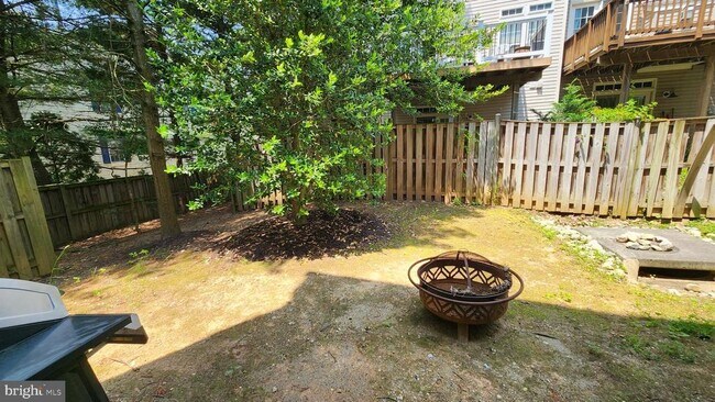 Building Photo - 9128 Aventon Ct
