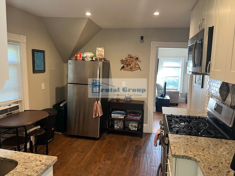 Building Photo - 26 Rand St