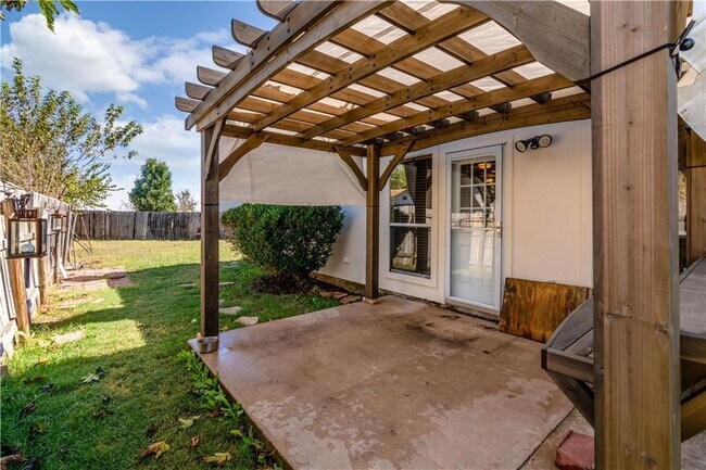 Building Photo - 105 Bluejay Cove