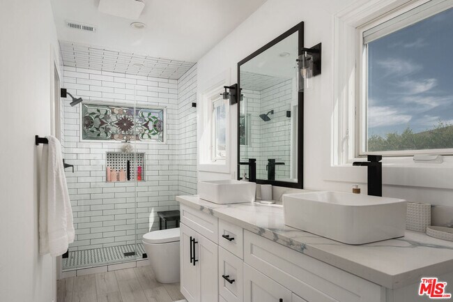 Building Photo - 1044 Waterbury Ln