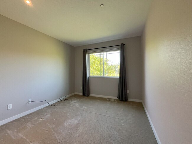 Building Photo - Modern 4-Bedroom Home on Large Corner Lot ...