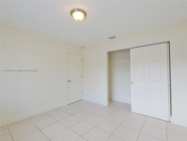 Building Photo - 4906 Serafica Dr