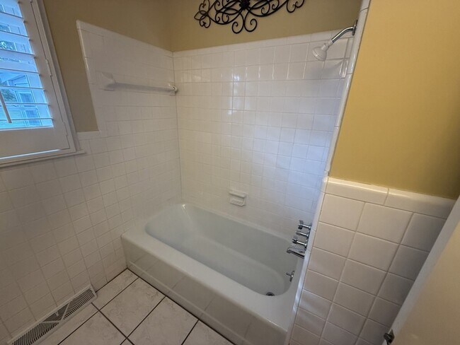 Building Photo - 412 Winwood Dr