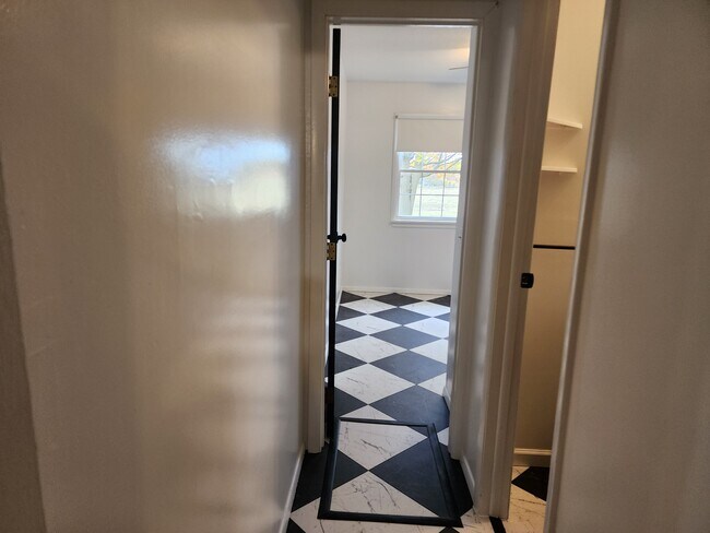 Building Photo - 3886 N West River Rd