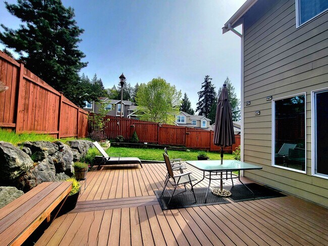 Building Photo - Bright, Spacious 4 bedroom in Poulsbo