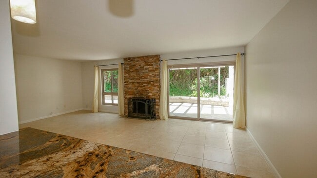Building Photo - THANKSGIVING SPECIAL, $1,000 of 1st months rent - La Jolla Shores Heights - 4 Bedroom, 2.5 bath w...