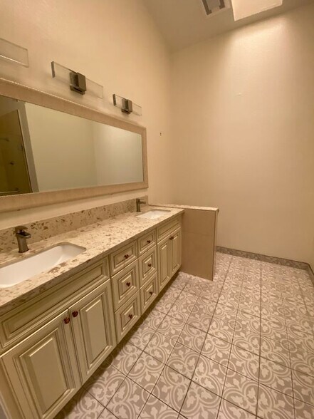 Building Photo - 16 Calle de Rodeo