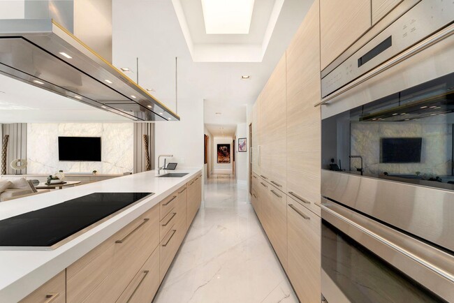 Building Photo - 17301 Biscayne Blvd