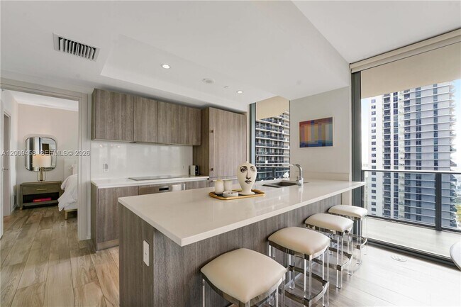 Building Photo - 801 S Miami Ave