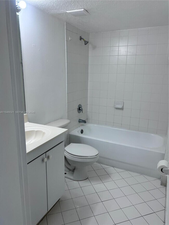 Building Photo - 1270 SE 31st Ct