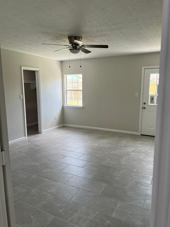 Building Photo - 2522 Kingsdale Dr