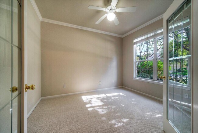 Building Photo - 2616 Henley Dr