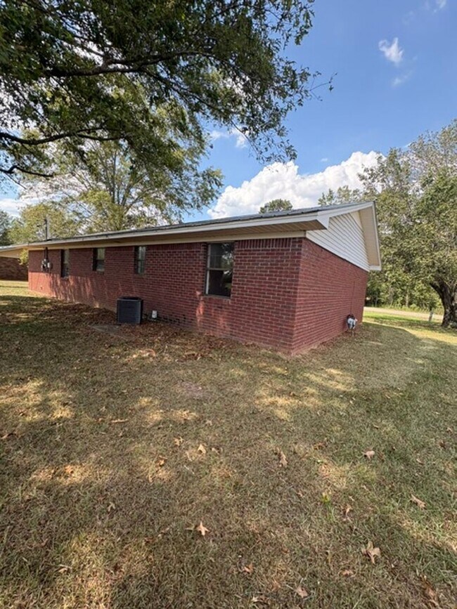 Building Photo - 40 Yarber St