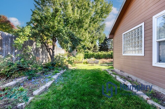 Building Photo - Charming home minutes from Settler's Park